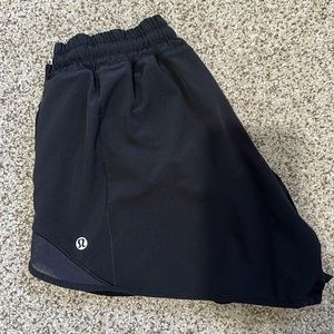 Lululemon Hotty Hot Low-Rise Shorts 4”